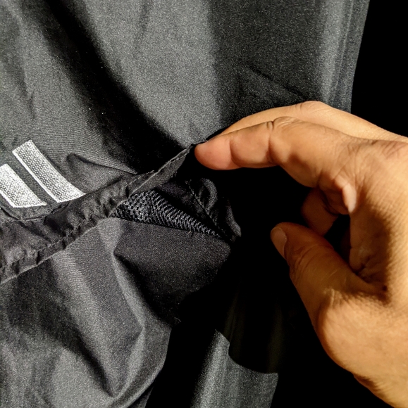 Vintage Adidas hooded black windbreaker, mesh lining, snap buttons. Mens Large. - Picture 9 of 13